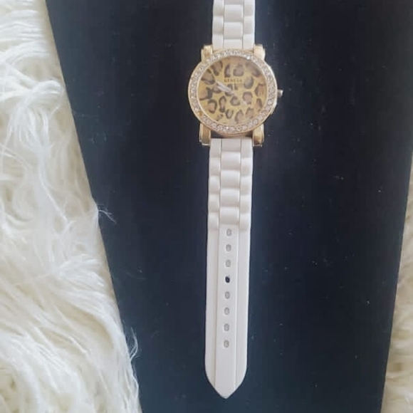 Wrist watch 🌴 - Picture 4 of 5